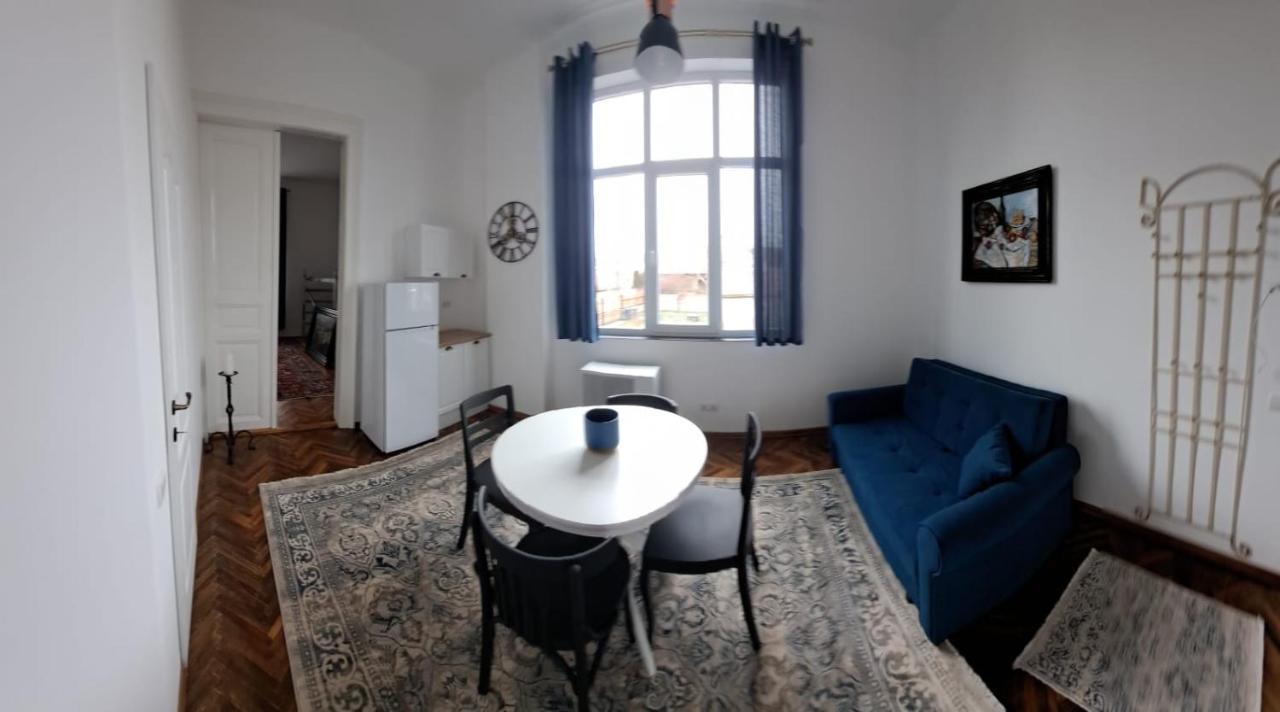 Weisz Apartment-City Center-Free Private Parking,Wifi,Ac Nagykároly Kültér fotó