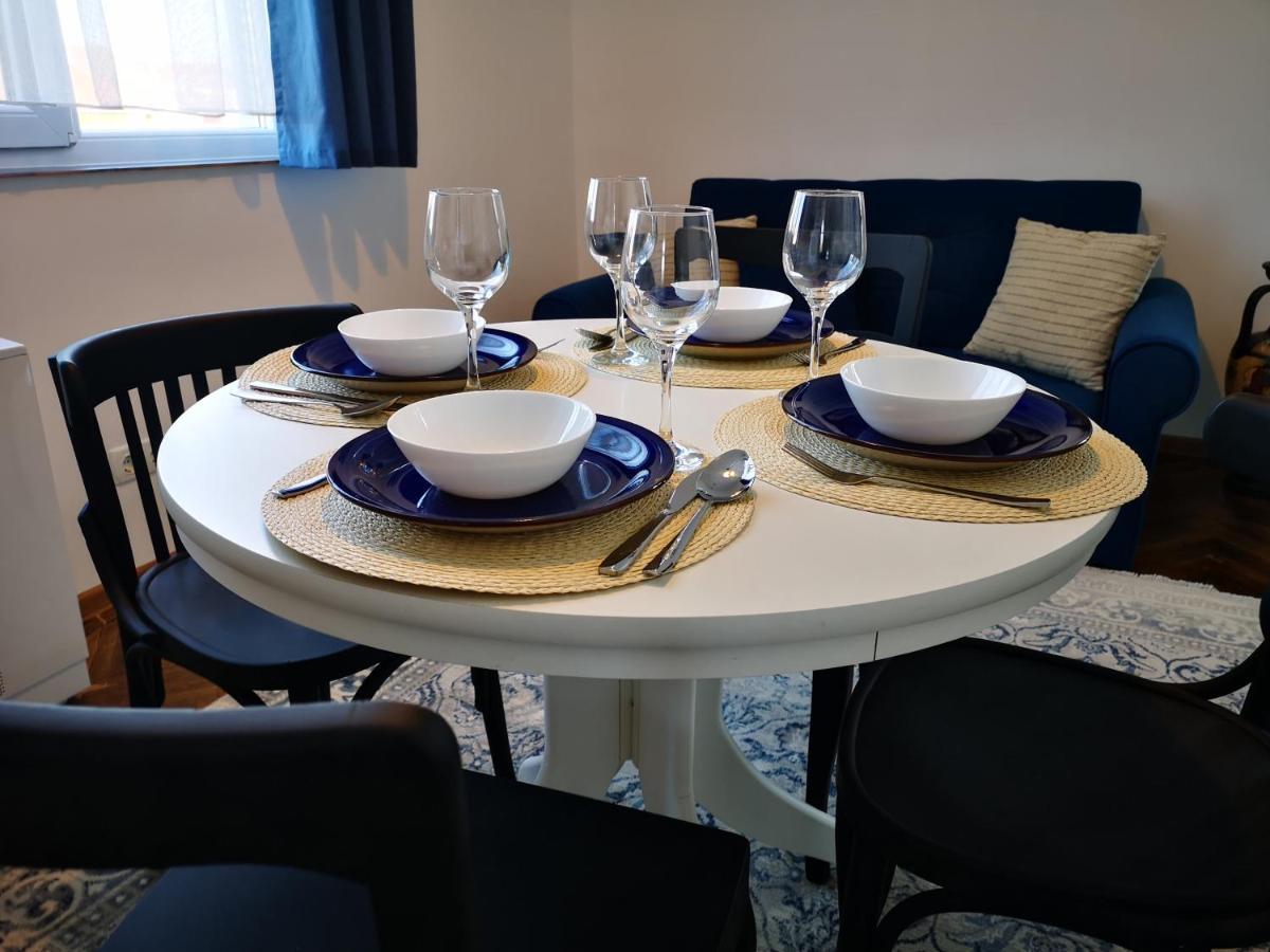 Weisz Apartment-City Center-Free Private Parking,Wifi,Ac Nagykároly Kültér fotó