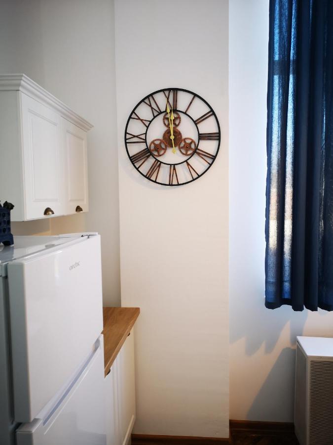 Weisz Apartment-City Center-Free Private Parking,Wifi,Ac Nagykároly Kültér fotó