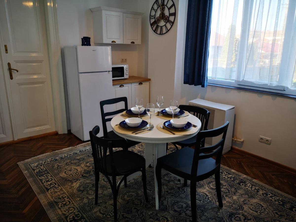 Weisz Apartment-City Center-Free Private Parking,Wifi,Ac Nagykároly Kültér fotó