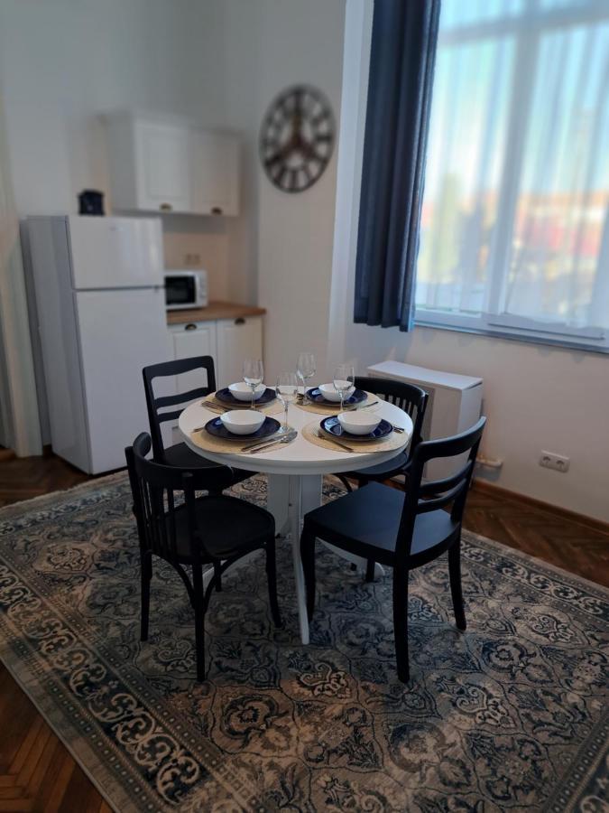 Weisz Apartment-City Center-Free Private Parking,Wifi,Ac Nagykároly Kültér fotó