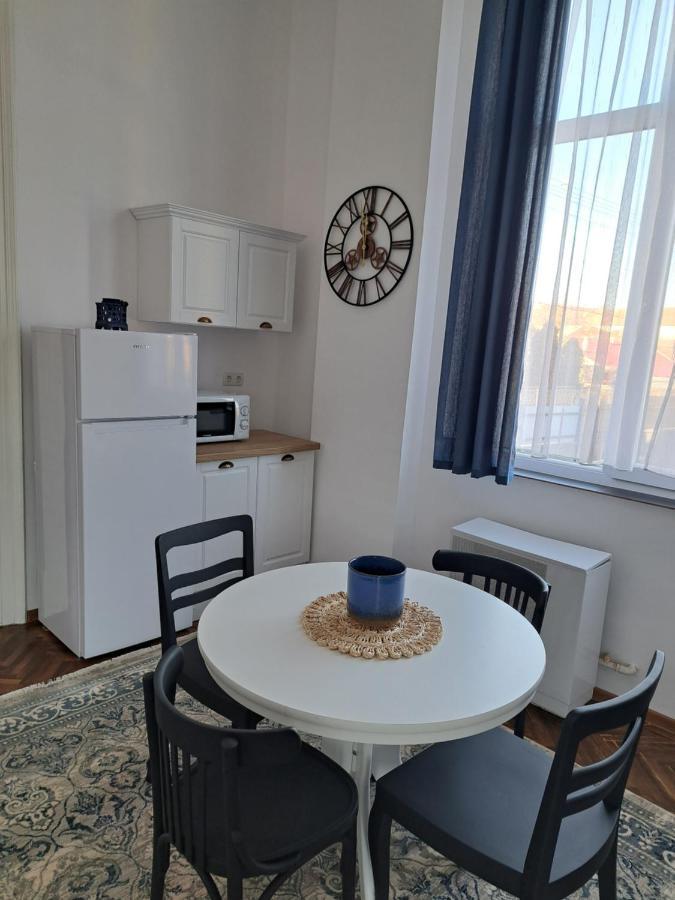 Weisz Apartment-City Center-Free Private Parking,Wifi,Ac Nagykároly Kültér fotó