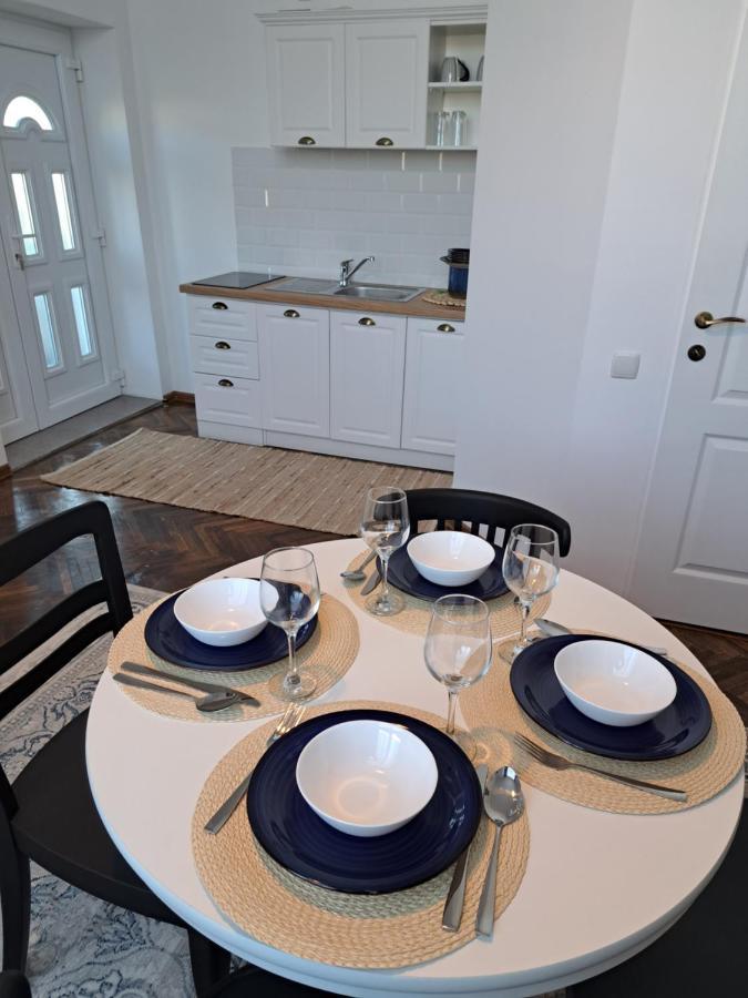 Weisz Apartment-City Center-Free Private Parking,Wifi,Ac Nagykároly Kültér fotó