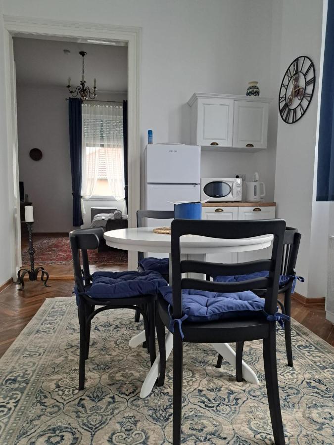 Weisz Apartment-City Center-Free Private Parking,Wifi,Ac Nagykároly Kültér fotó